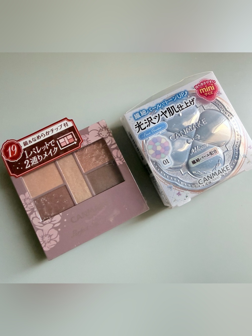 CANMAKE Makeup Set - Perfect Stylist Eyes 19 & Illuminating Finish Powder 01